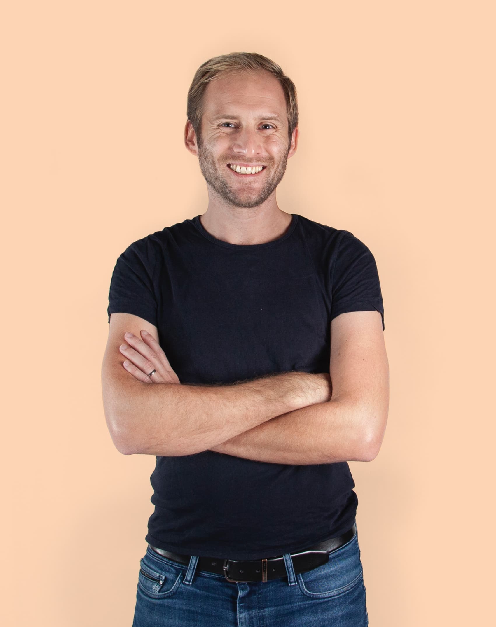 Profile image of Fredrik Debong in a sexy white t shirt, oh and LOOK at those muscles :